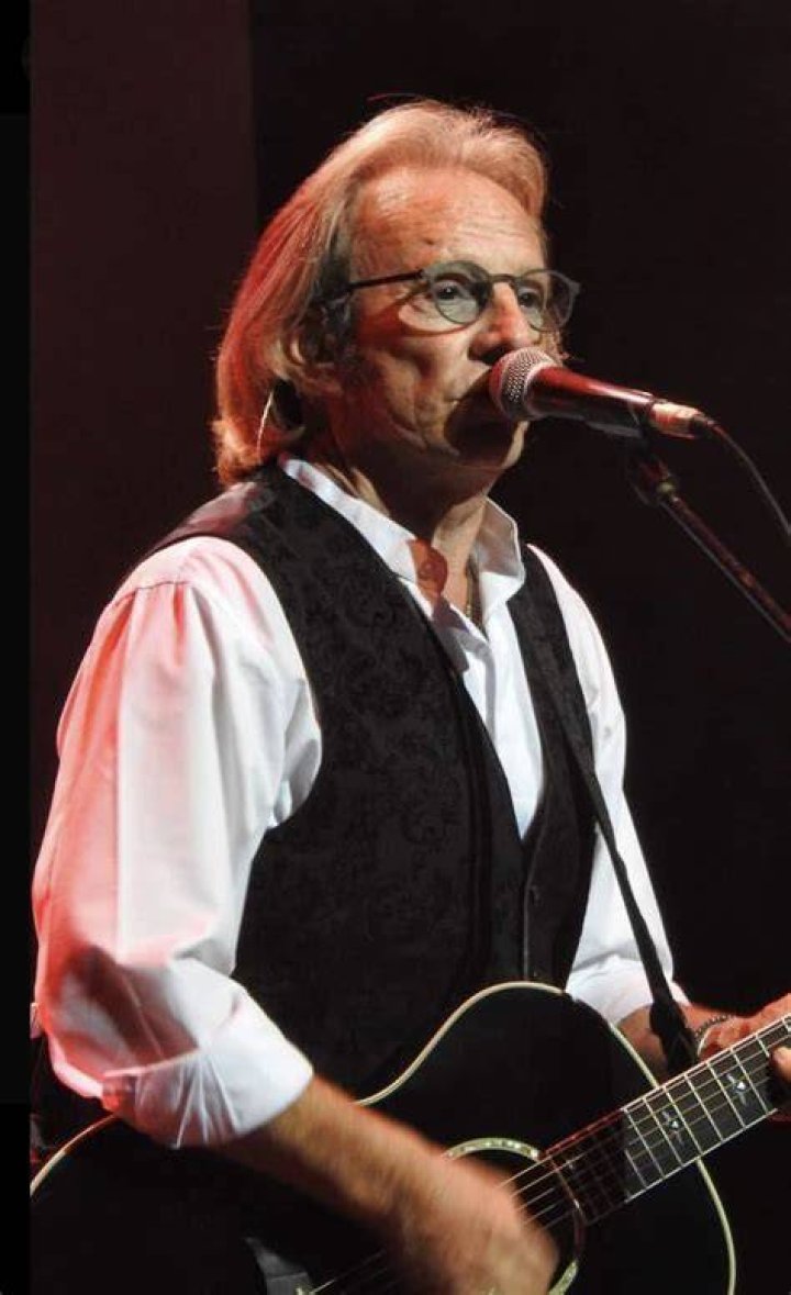 Dewey Bunnell (Folk Singer) - Age, Birthday, Bio, Facts, Family, Net Worth, Height & More