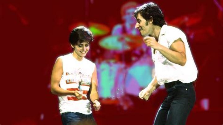 Did Courtney Cox dance with Bruce Springsteen?