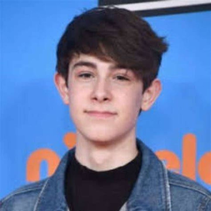 Diego Velazquez (TV Actor) - Age, Birthday, Bio, Facts, Family, Net Worth, Height & More