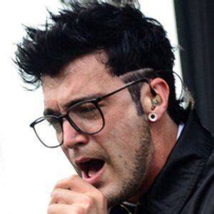 Dustin Bates (Rock Singer) - Age, Birthday, Bio, Facts, Family, Net Worth, Height & More