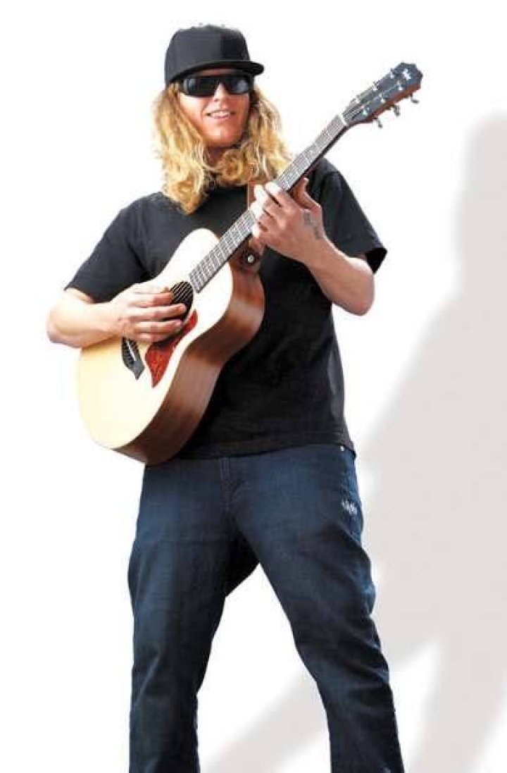 Dustin Bushnell (Guitarist) - Age, Birthday, Bio, Facts, Family, Net Worth, Height & More