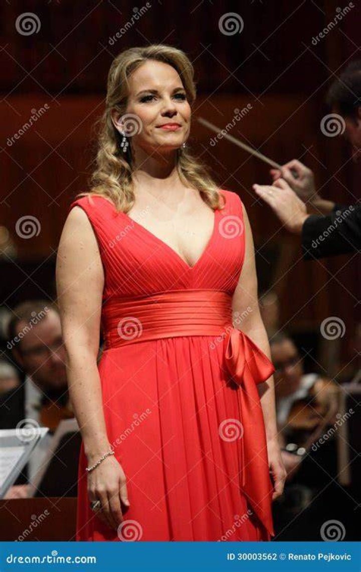Elina Garanca (Opera Singer) - Age, Birthday, Bio, Facts, Family, Net Worth, Height & More