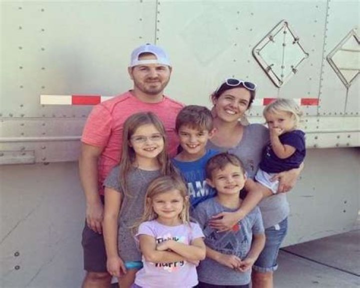 Elise Johnston (YouTube Star) - Age, Birthday, Bio, Facts, Family, Net Worth, Height & More