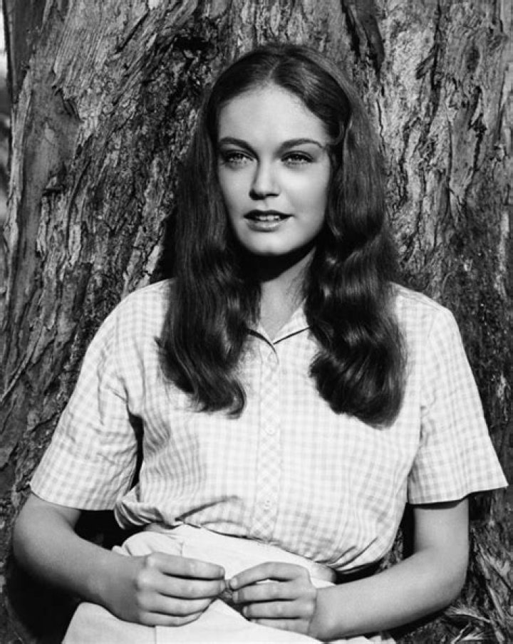 Elizabeth Hartman (Movie Actress) - Age, Birthday, Bio, Facts, Family, Net Worth, Height & More