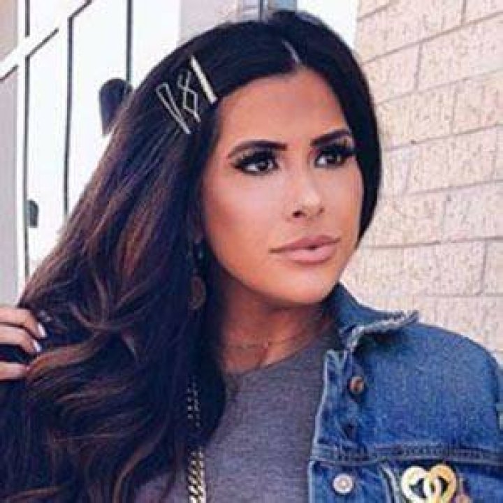 Emily Gemma (Blogger) - Age, Birthday, Bio, Facts, Family, Net Worth, Height & More