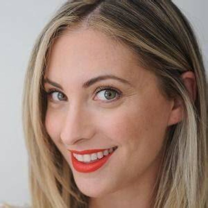 Emily Schuman (Blogger) - Age, Birthday, Bio, Facts, Family, Net Worth, Height & More