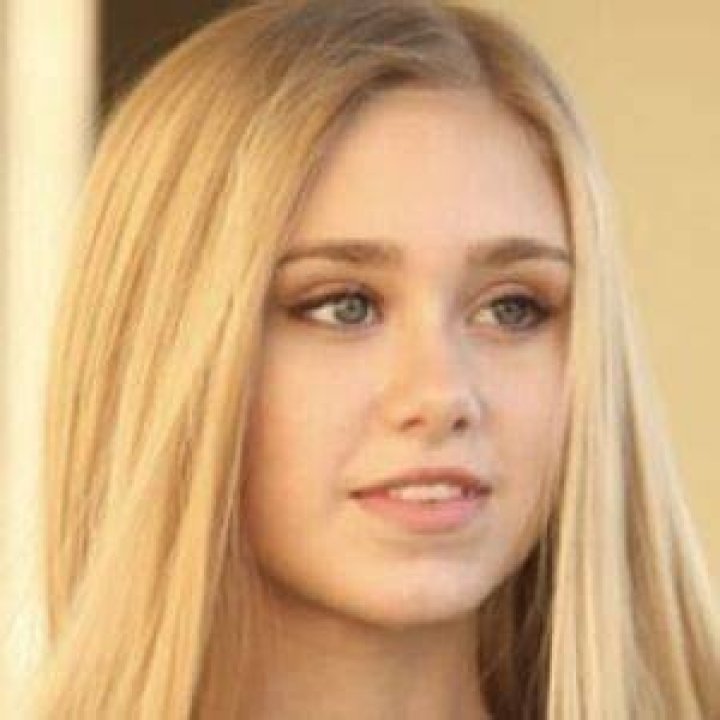 Emily Skinner (TV Actress) - Age, Birthday, Bio, Facts, Family, Net Worth, Height & More