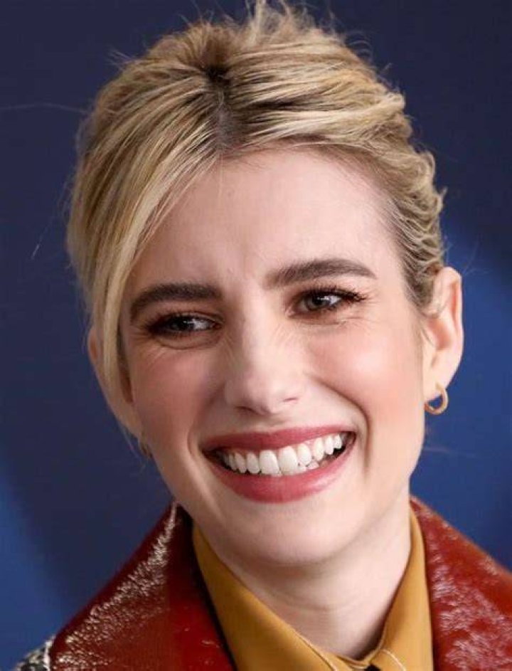 Emma Roberts (TV Actress) - Age, Birthday, Bio, Facts, Family, Net Worth, Height & More