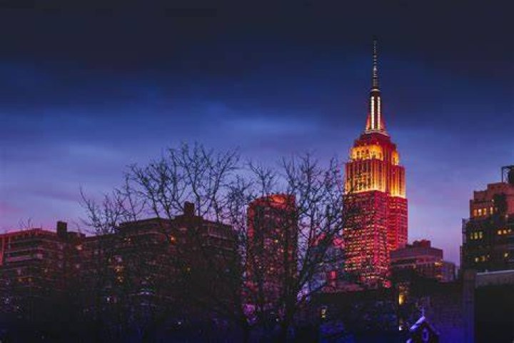 Empire State Binası bu gece neden mavi?