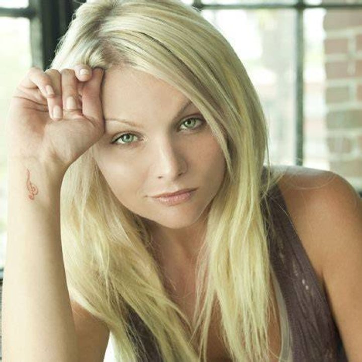 Erin Boheme (Jazz Singer) - Age, Birthday, Bio, Facts, Family, Net Worth, Height & More