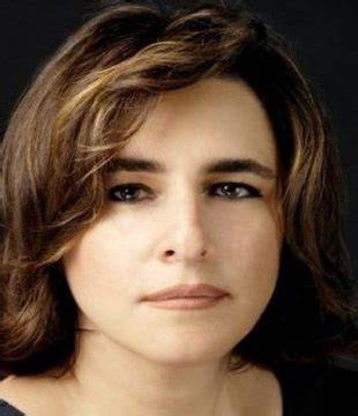 Esra Dermancioglu (TV Actress) - Age, Birthday, Bio, Facts, Family, Net Worth, Height & More