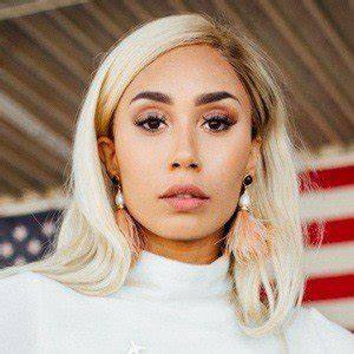 Eva Gutowski (YouTube Star) - Age, Birthday, Bio, Facts, Family, Net Worth, Height & More