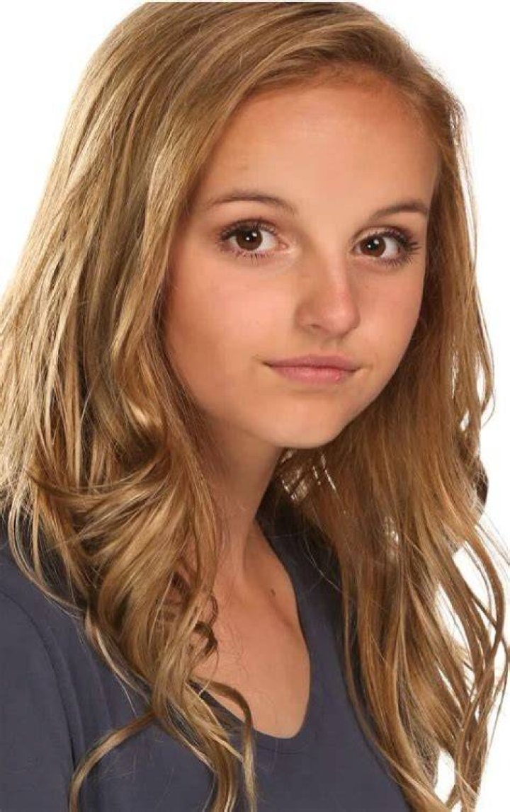 Evie Clair (Pop Singer) - Age, Birthday, Bio, Facts, Family, Net Worth, Height & More