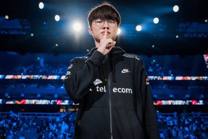 Faker (eSports Player) - Age, Birthday, Bio, Facts, Family, Net Worth, Height & More