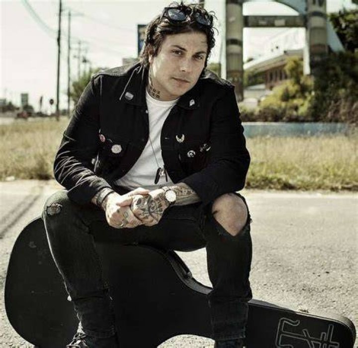 Frank Iero (Guitarist) - Age, Birthday, Bio, Facts, Family, Net Worth, Height & More
