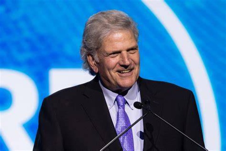 Franklin Graham (Religious Leader) - Age, Birthday, Bio, Facts, Family, Net Worth, Height & More