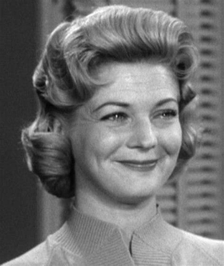 Gail Davis (TV Actress) - Age, Birthday, Bio, Facts, Family, Net Worth, Height & More