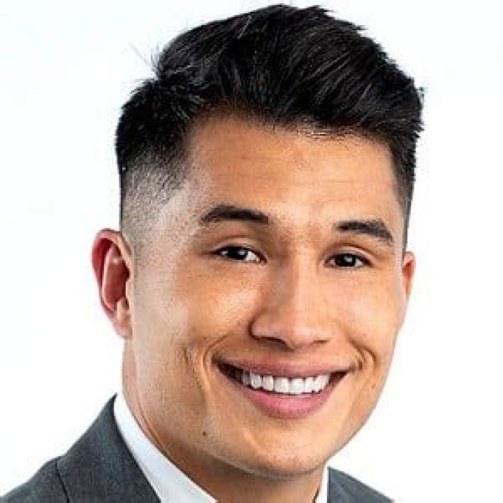 Gary Striewski (Sportscaster) - Age, Birthday, Bio, Facts, Family, Net Worth, Height & More