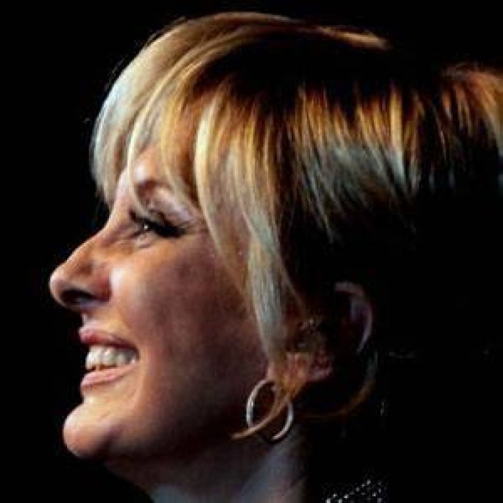 Googoosh (Pop Singer) - Age, Birthday, Bio, Facts, Family, Net Worth, Height & More