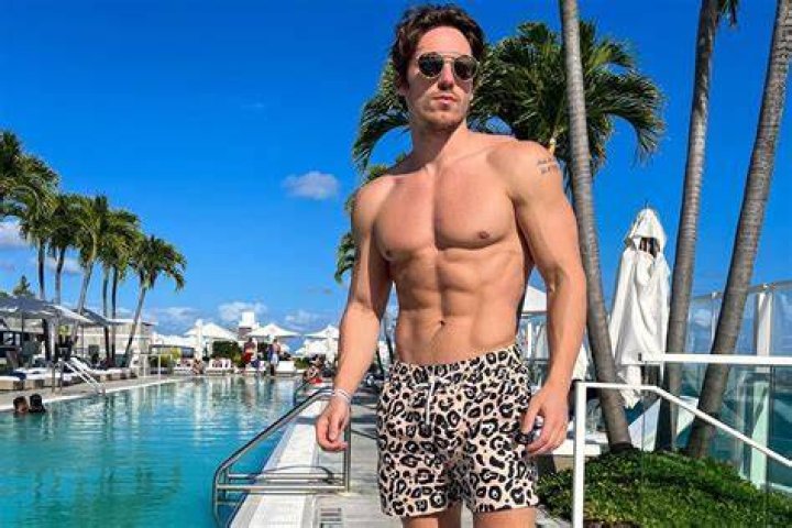 Greg O'Gallagher (YouTube Star) - Age, Birthday, Bio, Facts, Family, Net Worth, Height & More