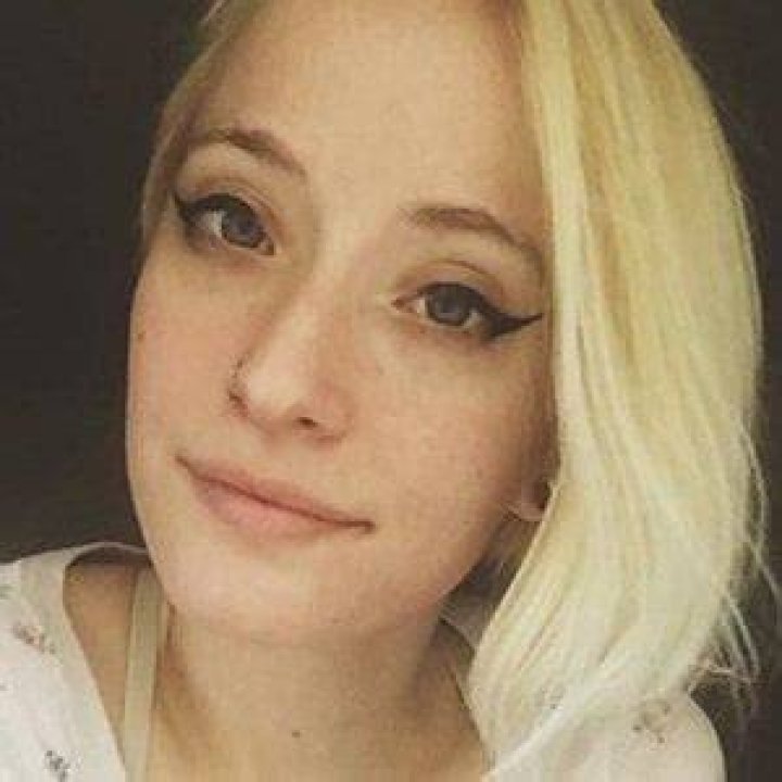 Gwynne Furches (YouTube Star) - Age, Birthday, Bio, Facts, Family, Net Worth, Height & More