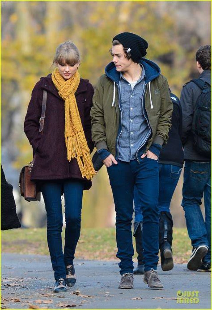 ¿Harry Styles mide 6 pies de altura? – Celebrity.fm