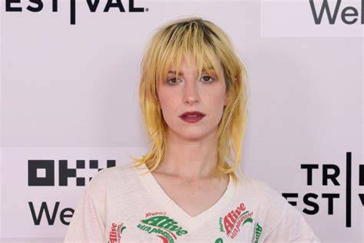 Hayley Williams (Rock Singer) - Age, Birthday, Bio, Facts, Family, Net Worth, Height & More