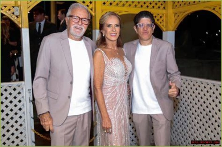 Helô Pinheiro (Apresentador de programa de TV) - Idade, aniversário, biografia, fatos, família, patrimônio líquido, altura e muito mais