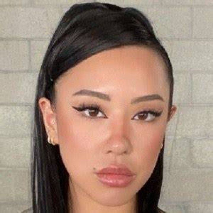 Hey Eliza (TikTok Star) - Age, Birthday, Bio, Facts, Family, Net Worth, Height & More