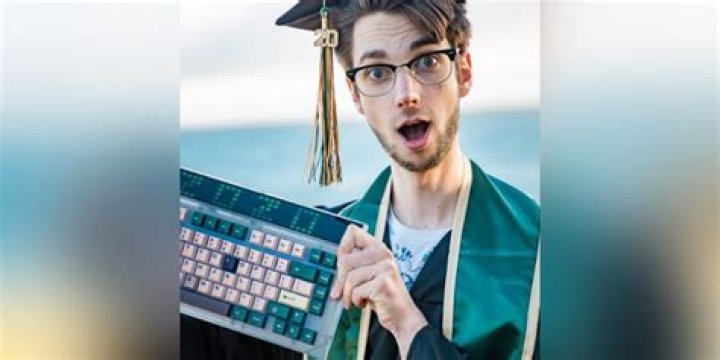 Hipyo Tech (YouTube Star) - Age, Birthday, Bio, Facts, Family, Net Worth, Height & More