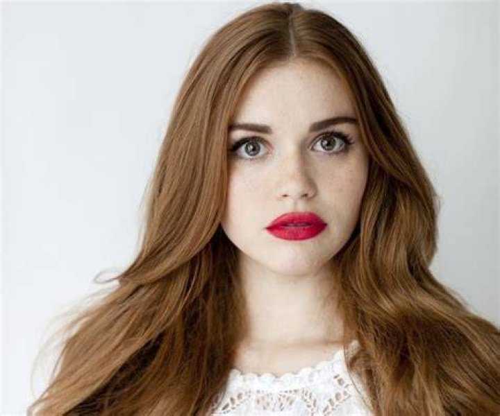 Holland Roden (TV Actress) - Age, Birthday, Bio, Facts, Family, Net Worth, Height & More