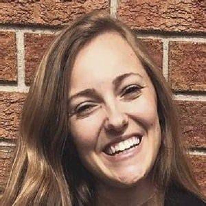Holly Earith (YouTube Star) - Age, Birthday, Bio, Facts, Family, Net Worth, Height & More