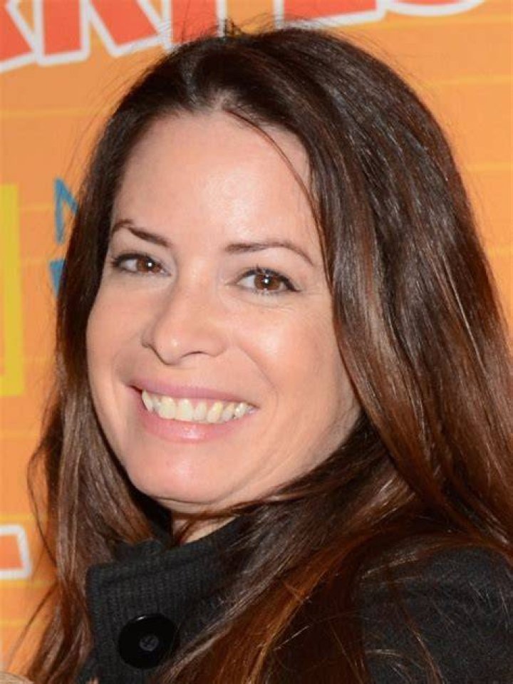 Holly Marie Combs (TV Actress) - Age, Birthday, Bio, Facts, Family, Net Worth, Height & More