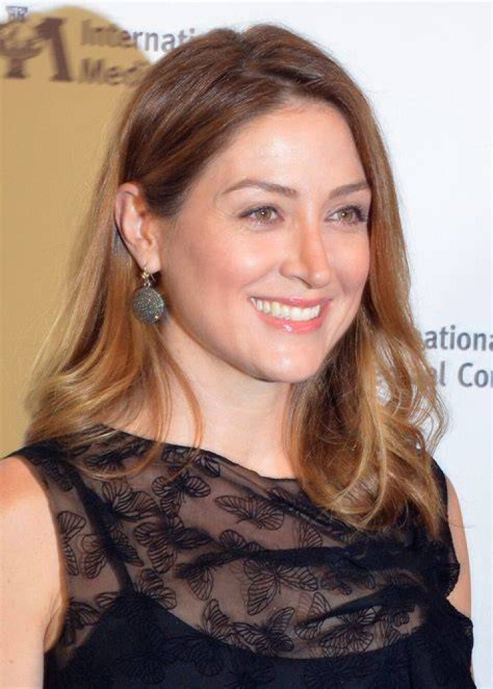 How is Sasha Alexander so rich?