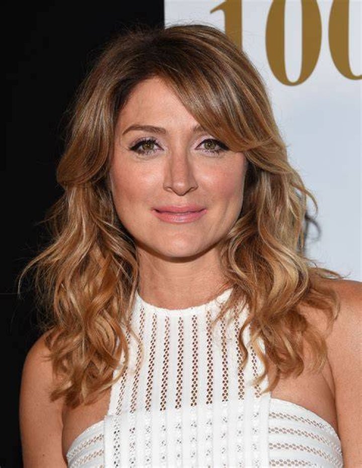 How is Sasha Alexander so rich?
