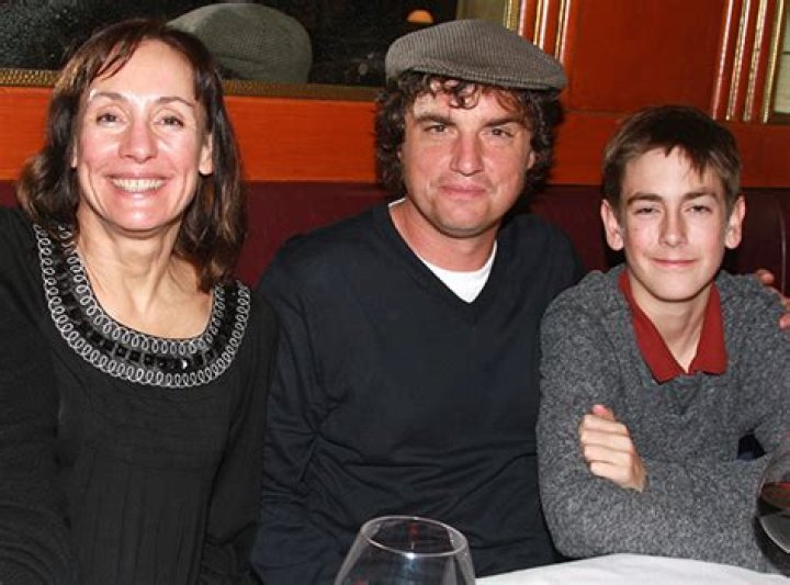 How many children does Laurie Metcalf have in real life?