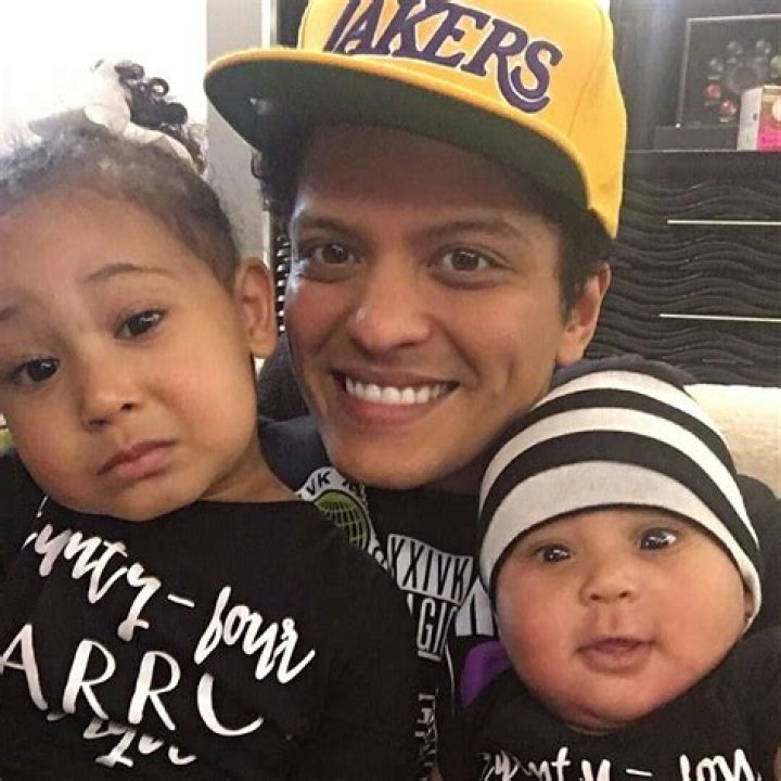 How many kids does Bruno Mars has? – Celebrity.fm – #1 Official Stars, Business & People Network, Wiki, Success story, Biography & Quotes