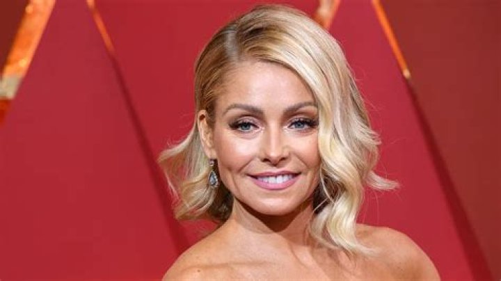 How much Kelly Ripa make a year?