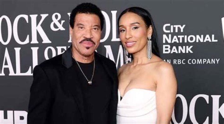 How much was Lionel Richie divorce settlement?