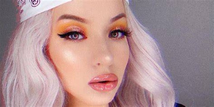 How Old Is Carmen YouTuber?