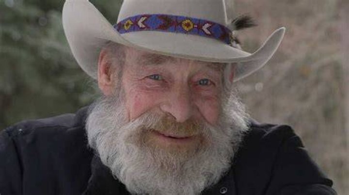 How old is mountain man Tom Oar?