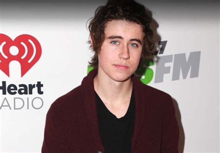 How old is Nash Grier's wife?