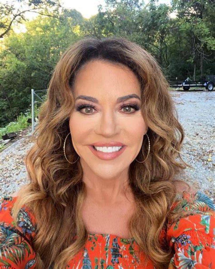 How old is Robin Meade?