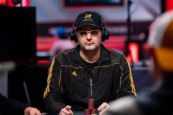 How rich is Phil Hellmuth?