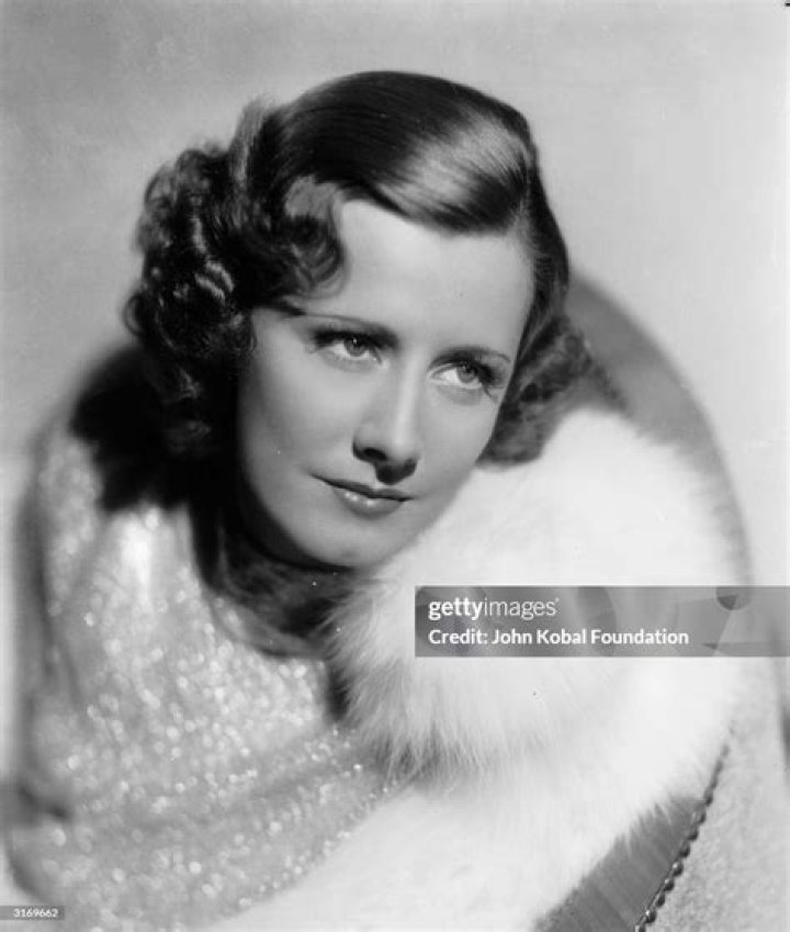 Irene Dunne (Movie Actress) - Umur, Ulang Tahun, Bio, Fakta, Keluarga, Kekayaan Bersih, Tinggi Badan & Lainnya