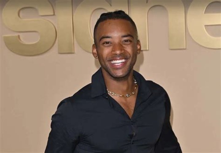 Is algee Smith in a relationship?