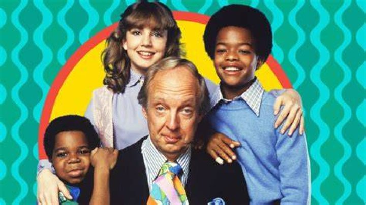 Is Arnold still alive from diff’rent strokes?