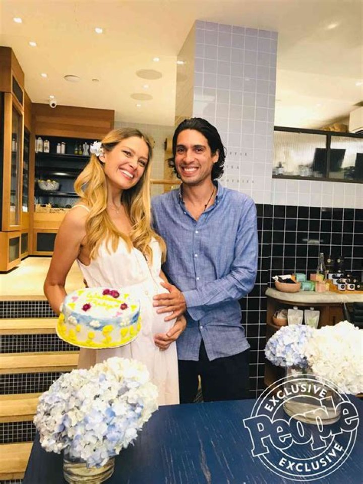 Is Petra pregnant with Rafael’s baby Season 2?