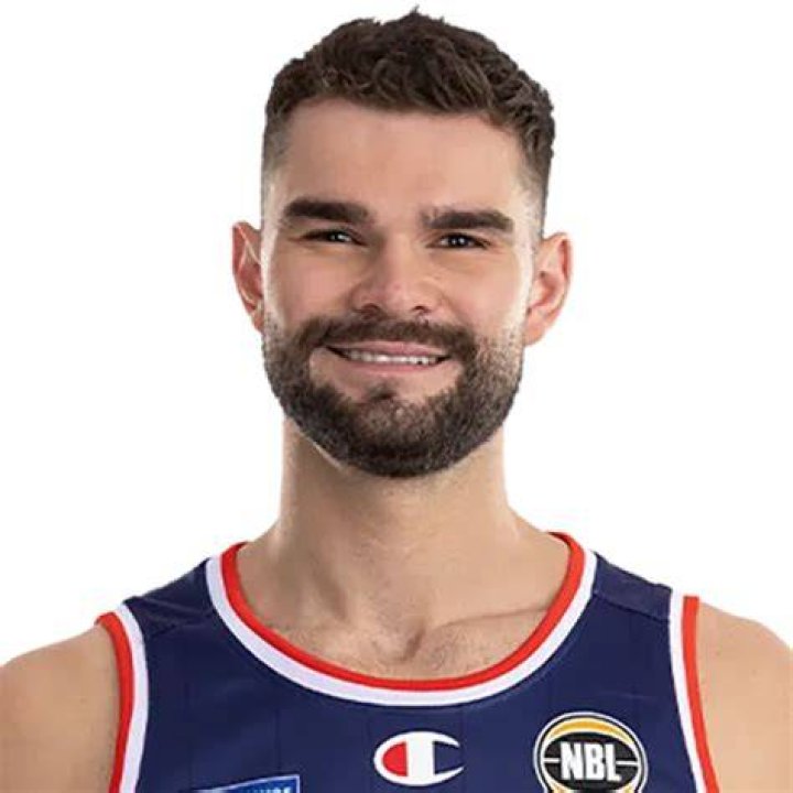 Isaac Humphries (Basketball Player) - Age, Birthday, Bio, Facts, Family, Net Worth, Height & More