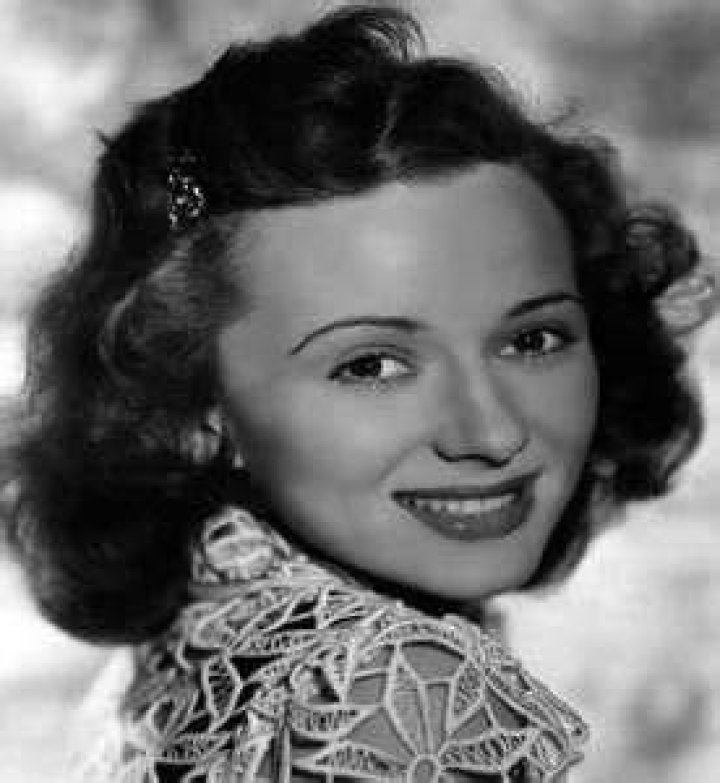 Jan Clayton (Stage Actress) - Age, Birthday, Bio, Facts, Family, Net Worth, Height & More